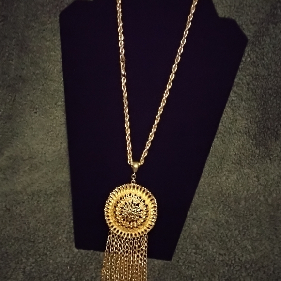 Statement Necklace Goldtone 19 In - Picture 4 of 7